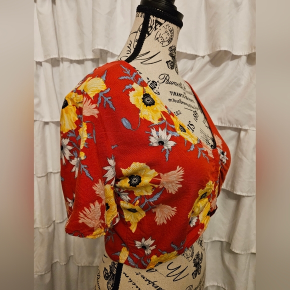 💵3/$20 Divided H&M Floral short-sleeved Crop Top Belly Shirt - Picture 4 of 13